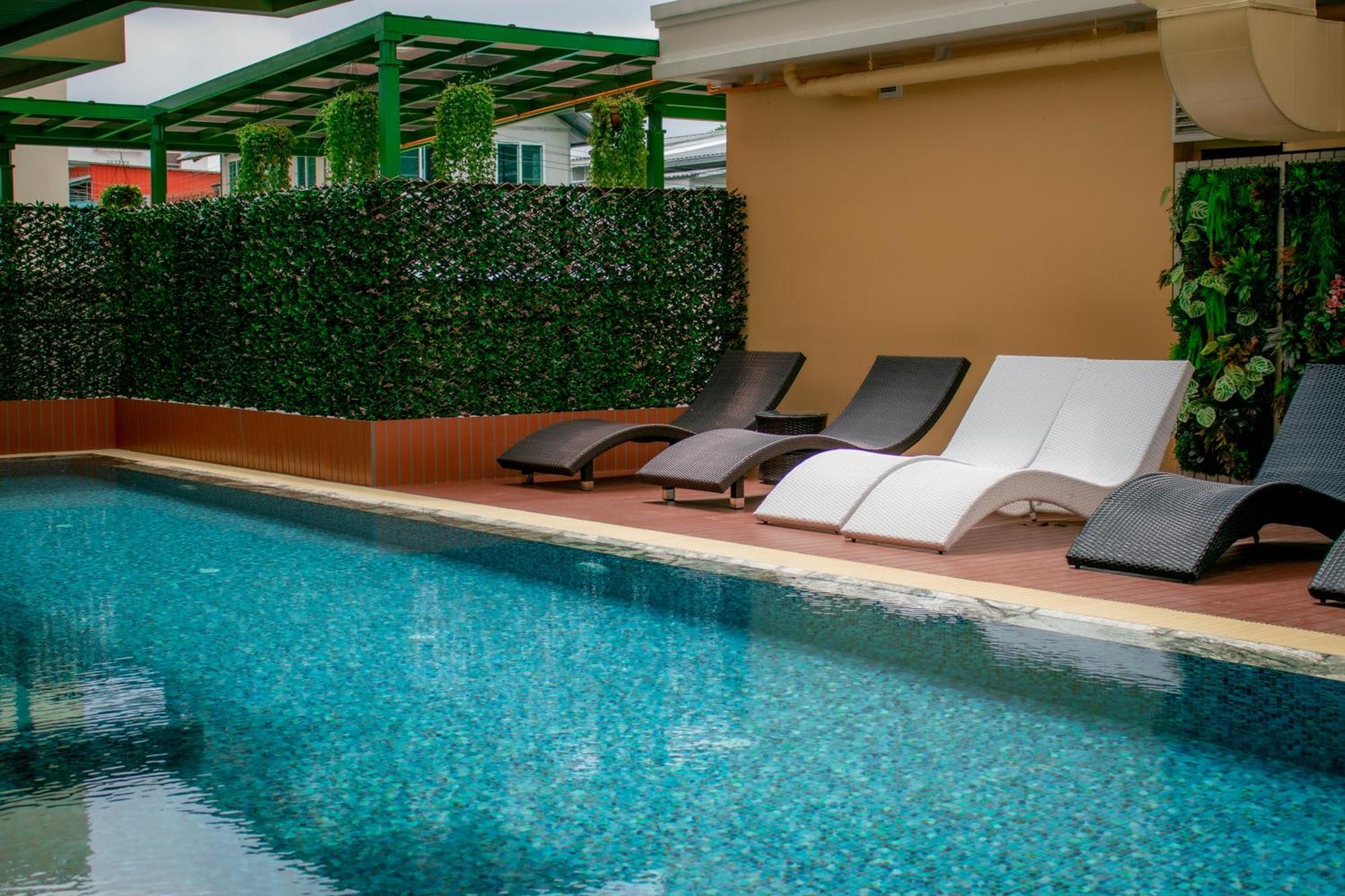 Siri Grand Bangkok Hotel Экстерьер фото
