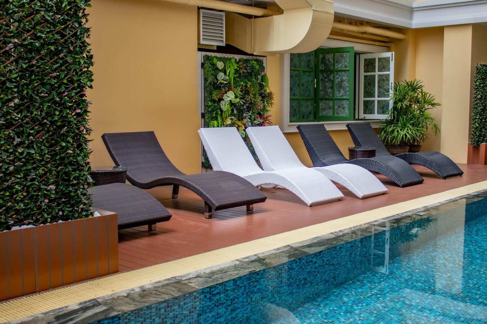 Siri Grand Bangkok Hotel Экстерьер фото