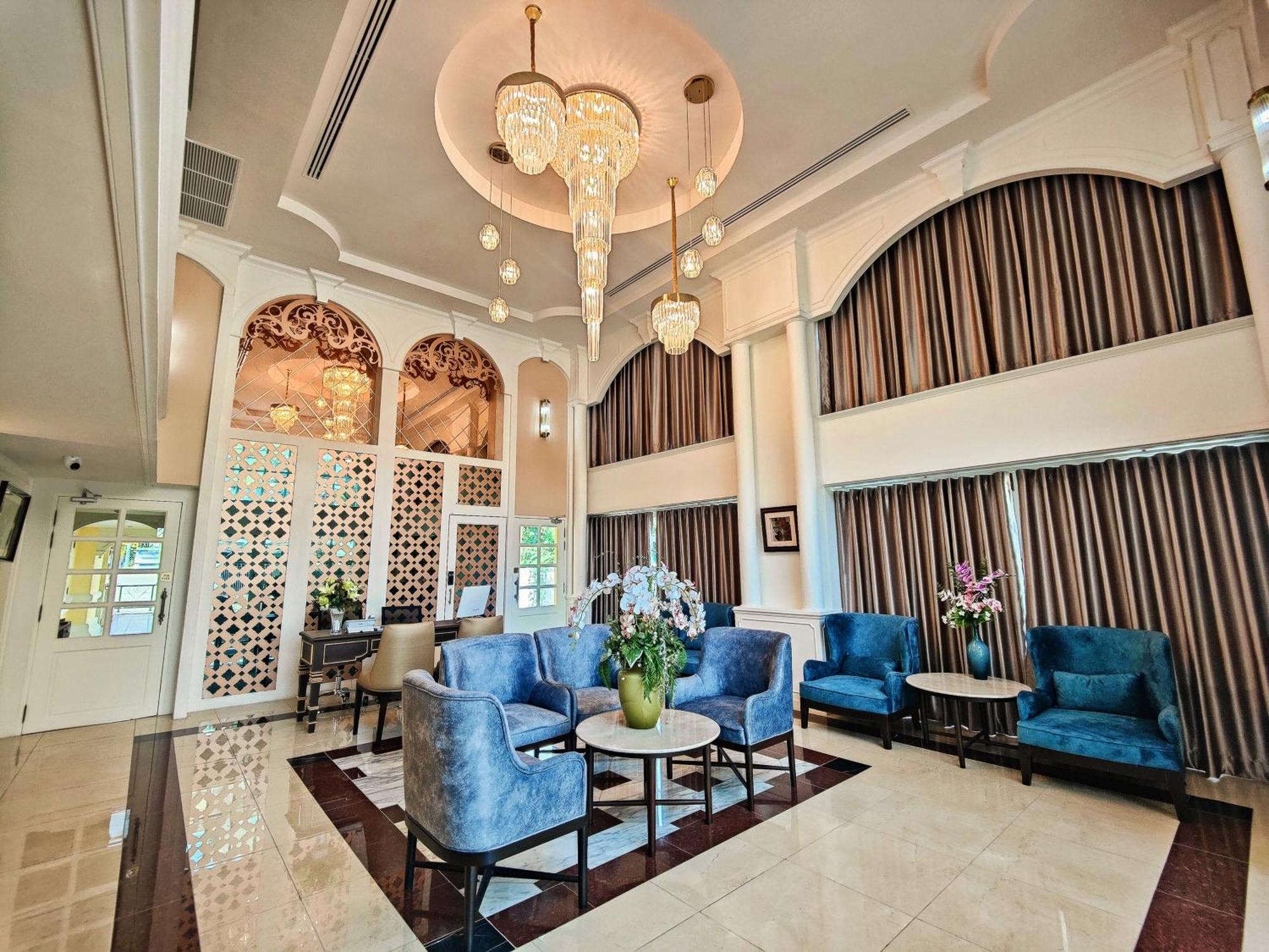 Siri Grand Bangkok Hotel Экстерьер фото