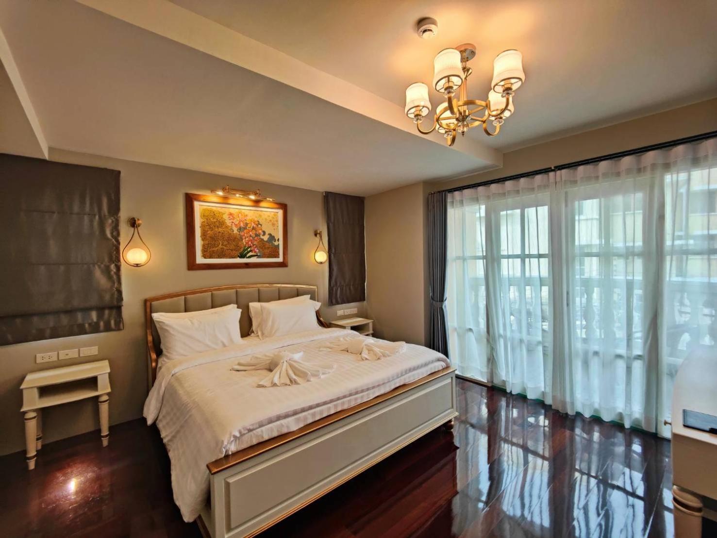 Siri Grand Bangkok Hotel Экстерьер фото