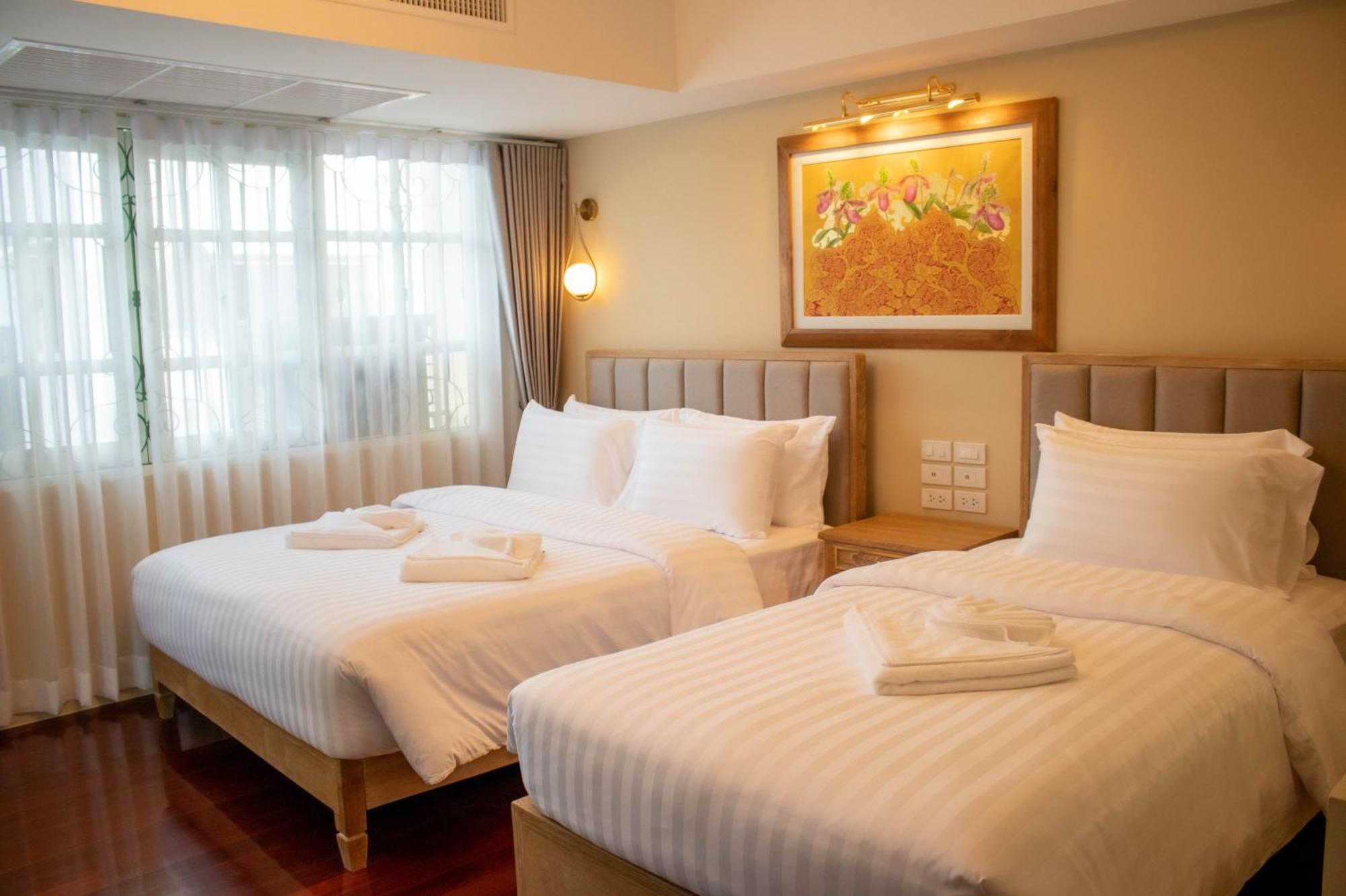 Siri Grand Bangkok Hotel Экстерьер фото
