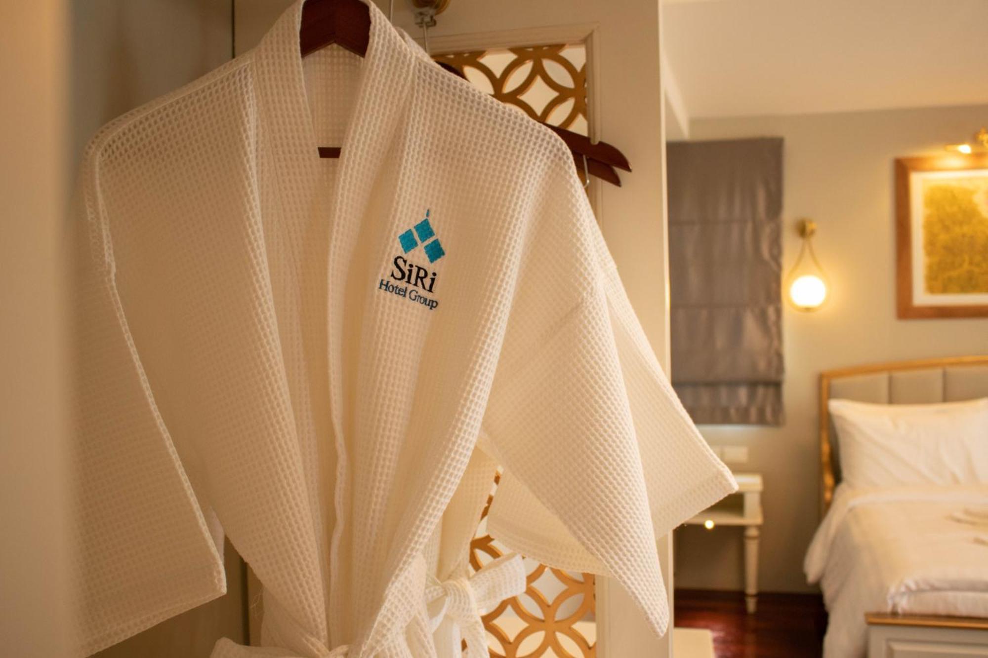 Siri Grand Bangkok Hotel Экстерьер фото