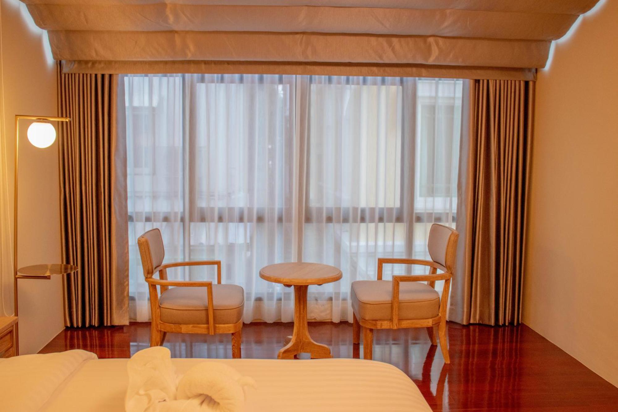 Siri Grand Bangkok Hotel Экстерьер фото