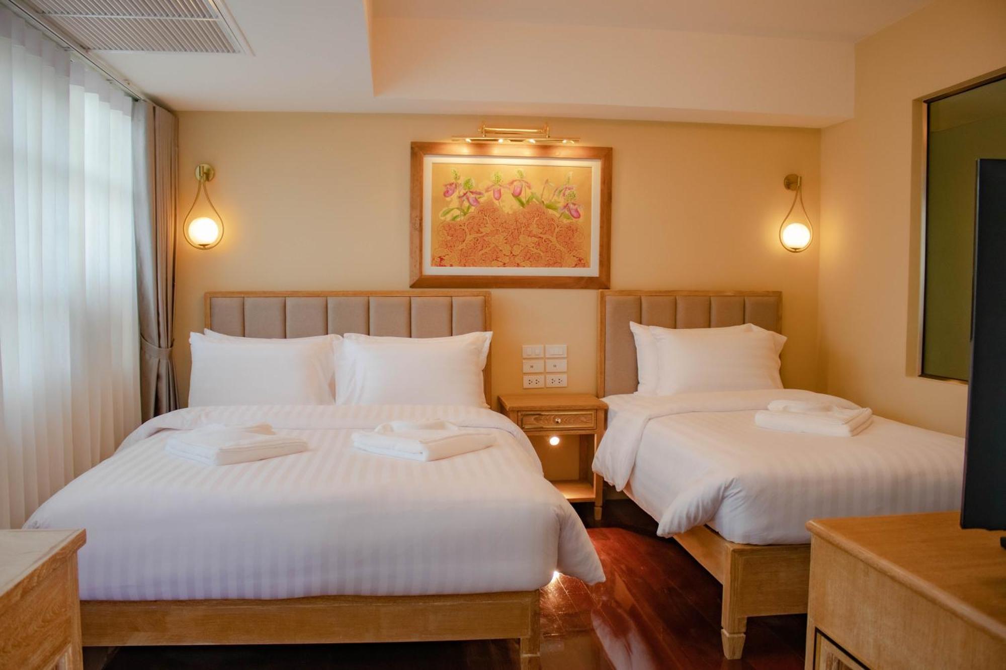 Siri Grand Bangkok Hotel Экстерьер фото