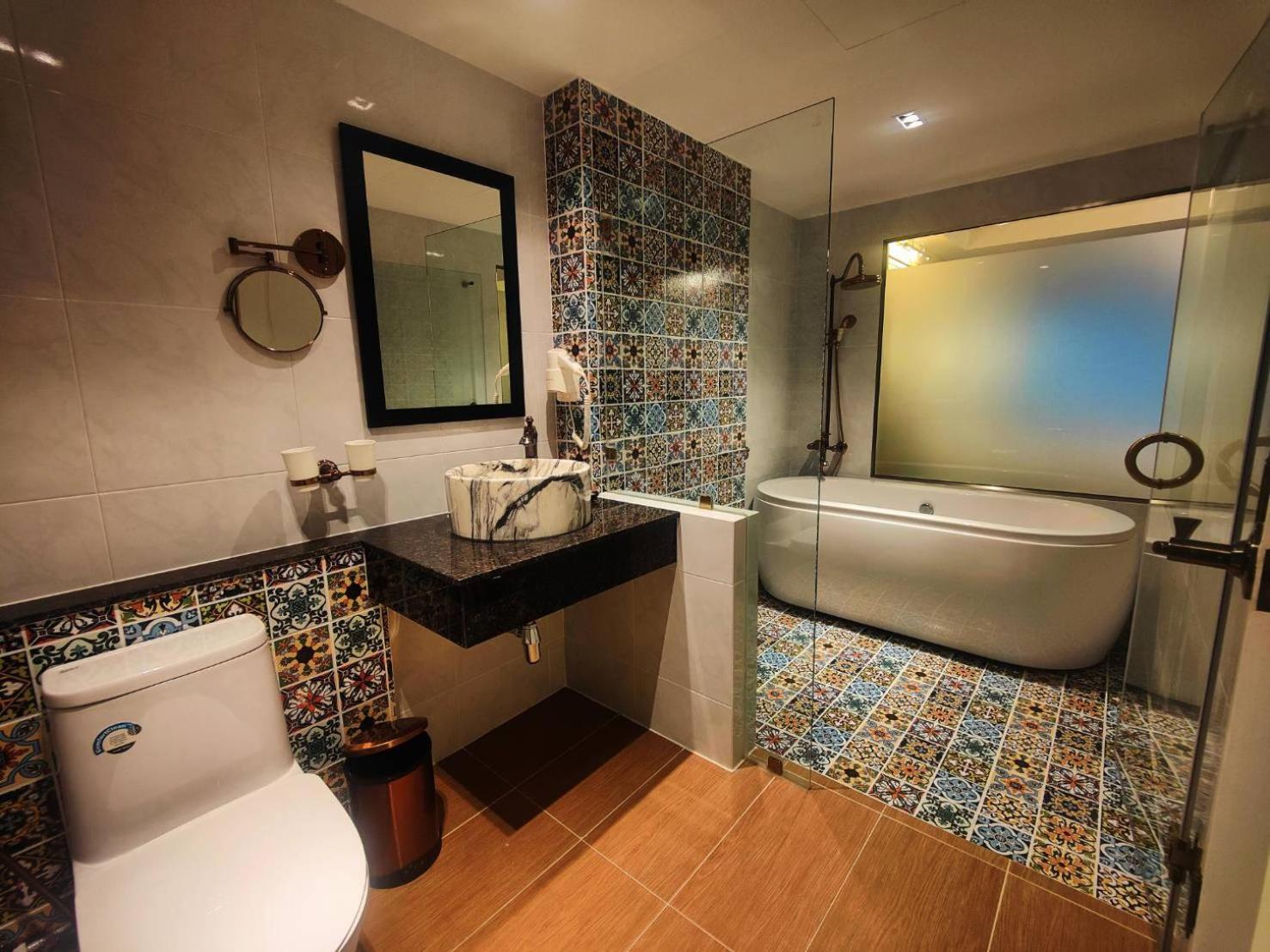 Siri Grand Bangkok Hotel Экстерьер фото