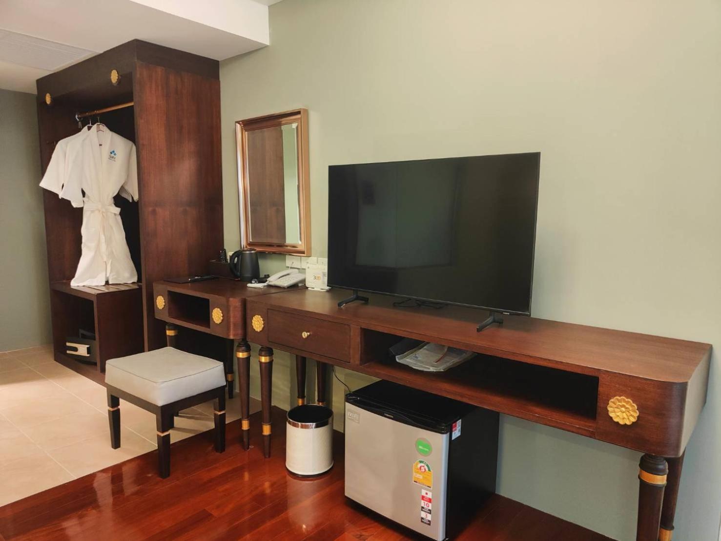 Siri Grand Bangkok Hotel Экстерьер фото