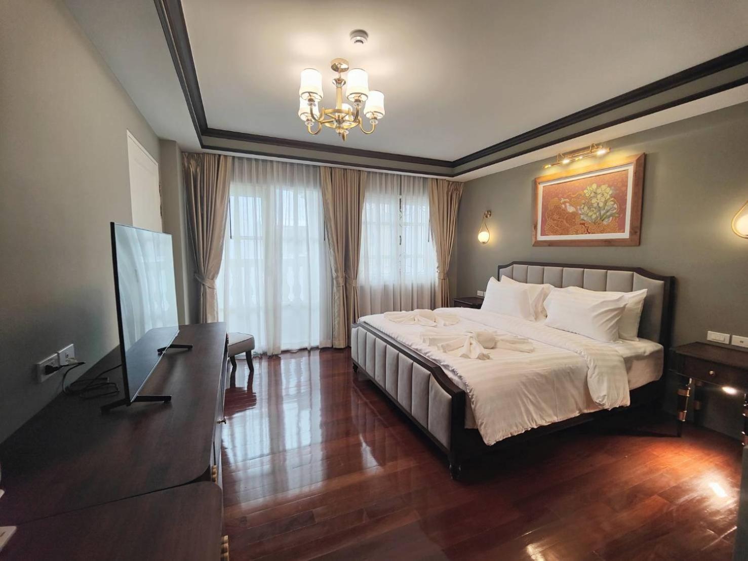 Siri Grand Bangkok Hotel Экстерьер фото